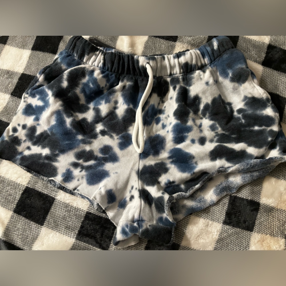 colsie blue tie dye shorts